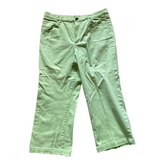 Women’s Talbots Cropped light Green Pants Size 10  in Excellent Used Condition - Picture 1 of 4